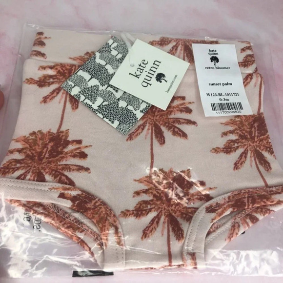 NWT Kate Quinn bloomers and elf hat set sunset palm size 0-3 months - Picture 7 of 7